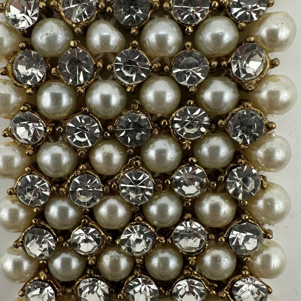 NWOT gold-toned bracelet with faux diamonds and pearls